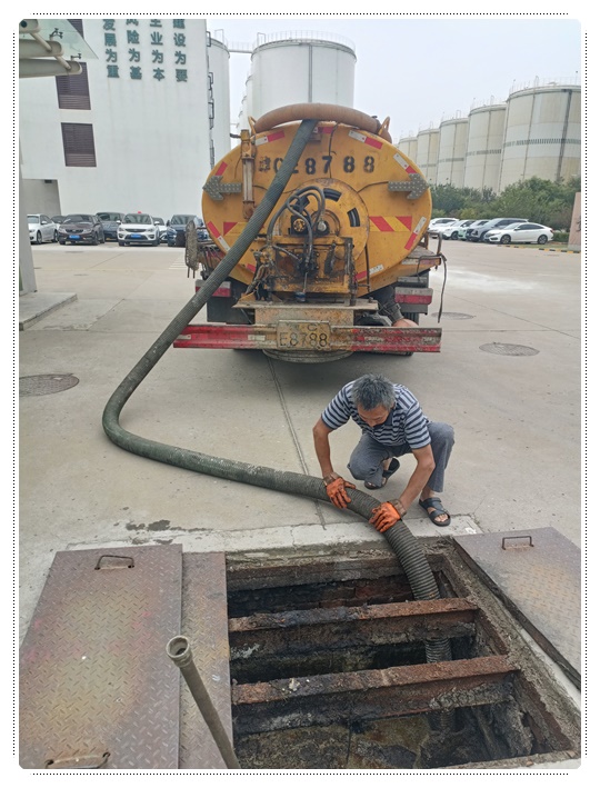 乌尔禾隔油池清掏