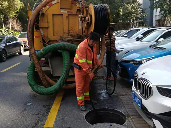 乌尔禾排污管道清淤