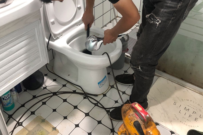 乌尔禾马桶堵塞自己疏通还是找师傅?专业上门服务让你省时更省心