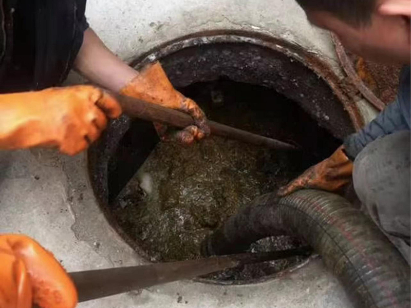 乌尔禾清理化粪池时如何避免沼气的危害?